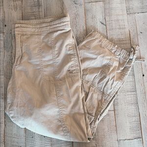 Abercrombie & Fitch Beige Capris